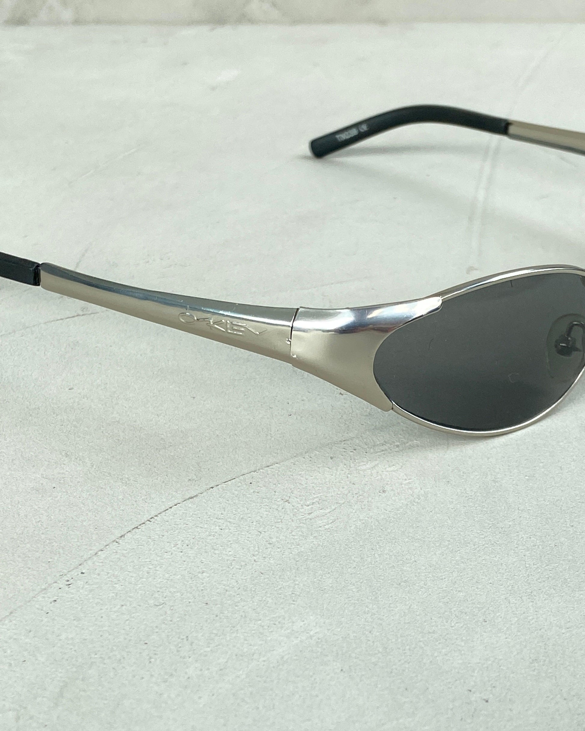 OAKLEY 90'S CHROME FRAME SUNGLASSES - Known Source