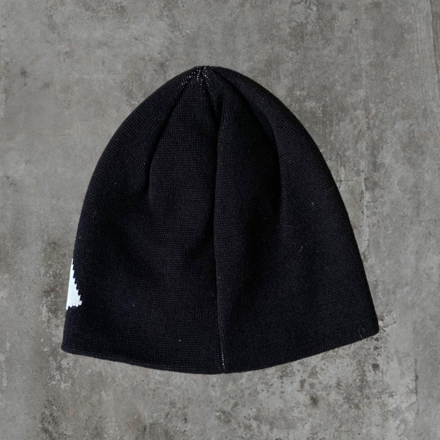 DC LOGO BEANIE - Known Source