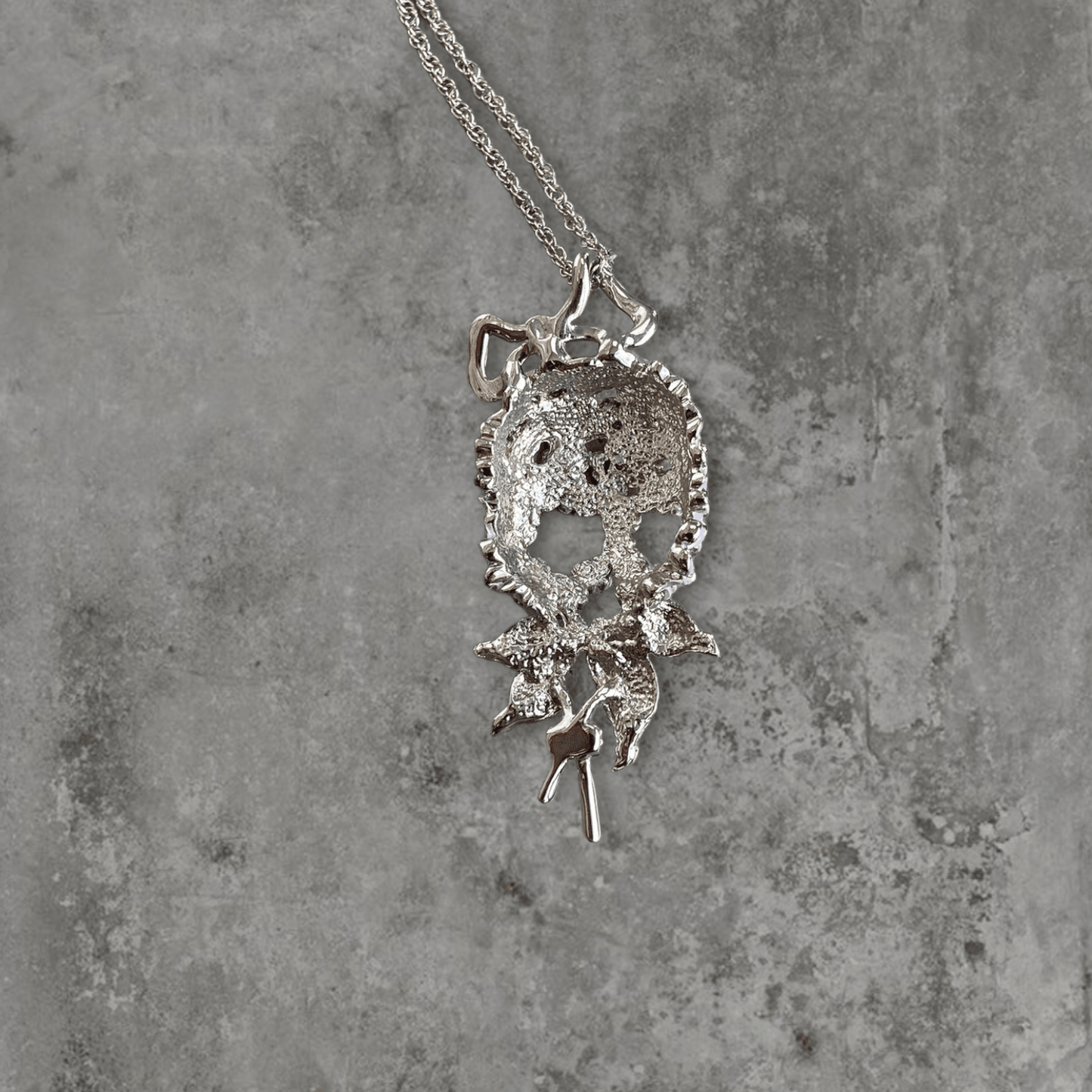 VIVIENNE WESTWOOD FLOWER SKULL NECKLACE - Known Source