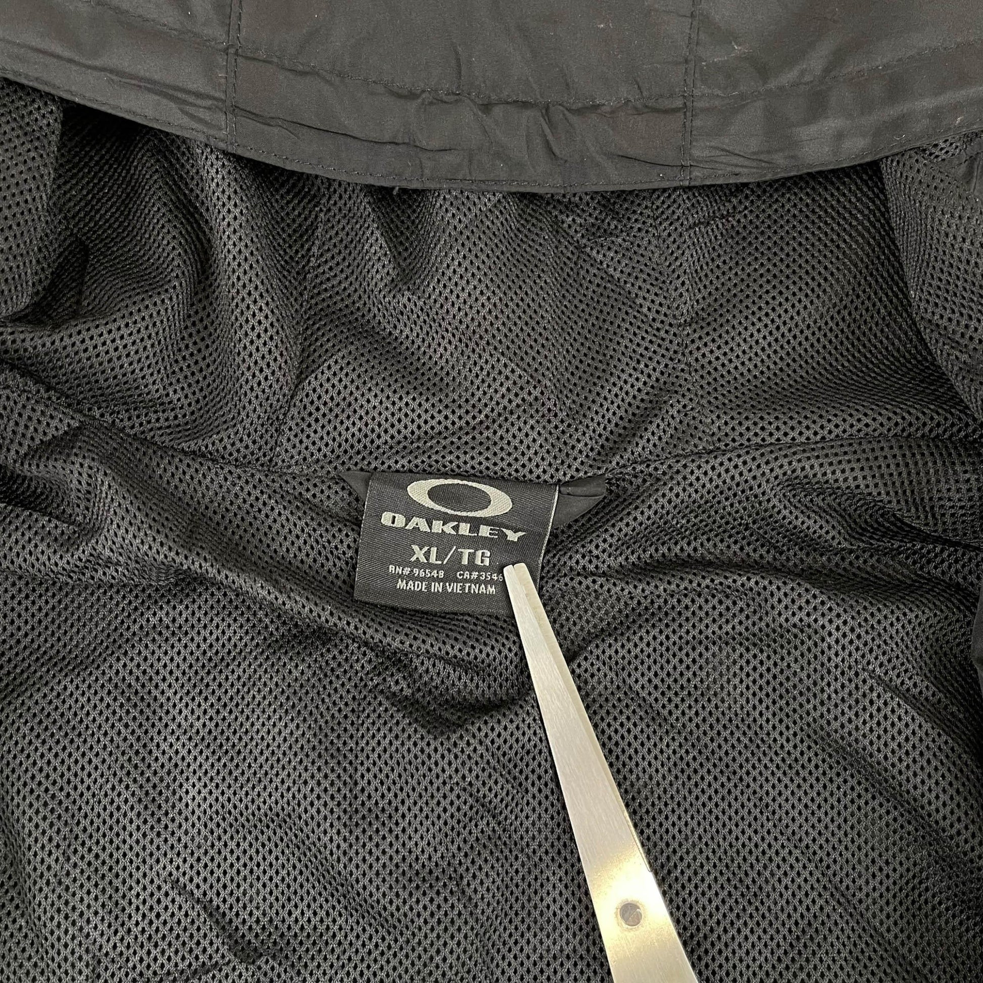 Oakley Nylon Jacket (XL) - Known Source