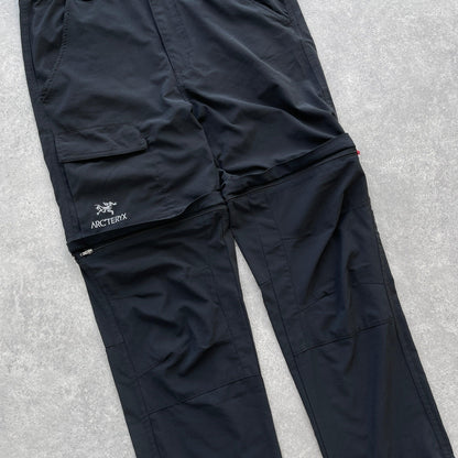 Arc’teryx 2000s convertible lightweight technical cargo trousers (M) - Known Source