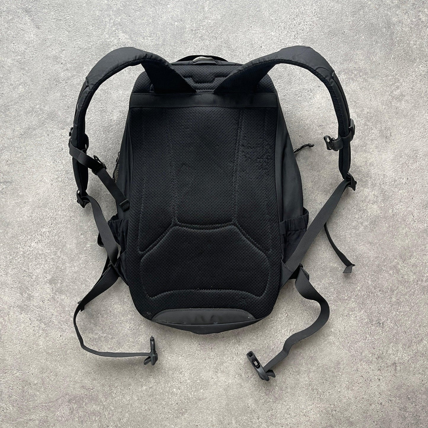 Arc’teryx Mantis 26 backpack (20”x12”x10”) - Known Source