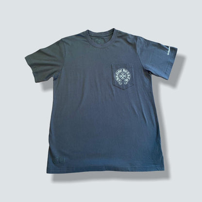 Grey chrome hearts horseshoe Logo pocket t-shirt (M) - Known Source