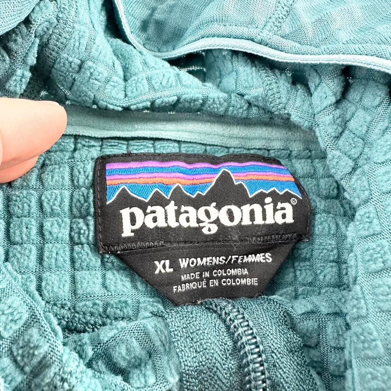 Patagonia zip hoodie woman’s size L - Known Source