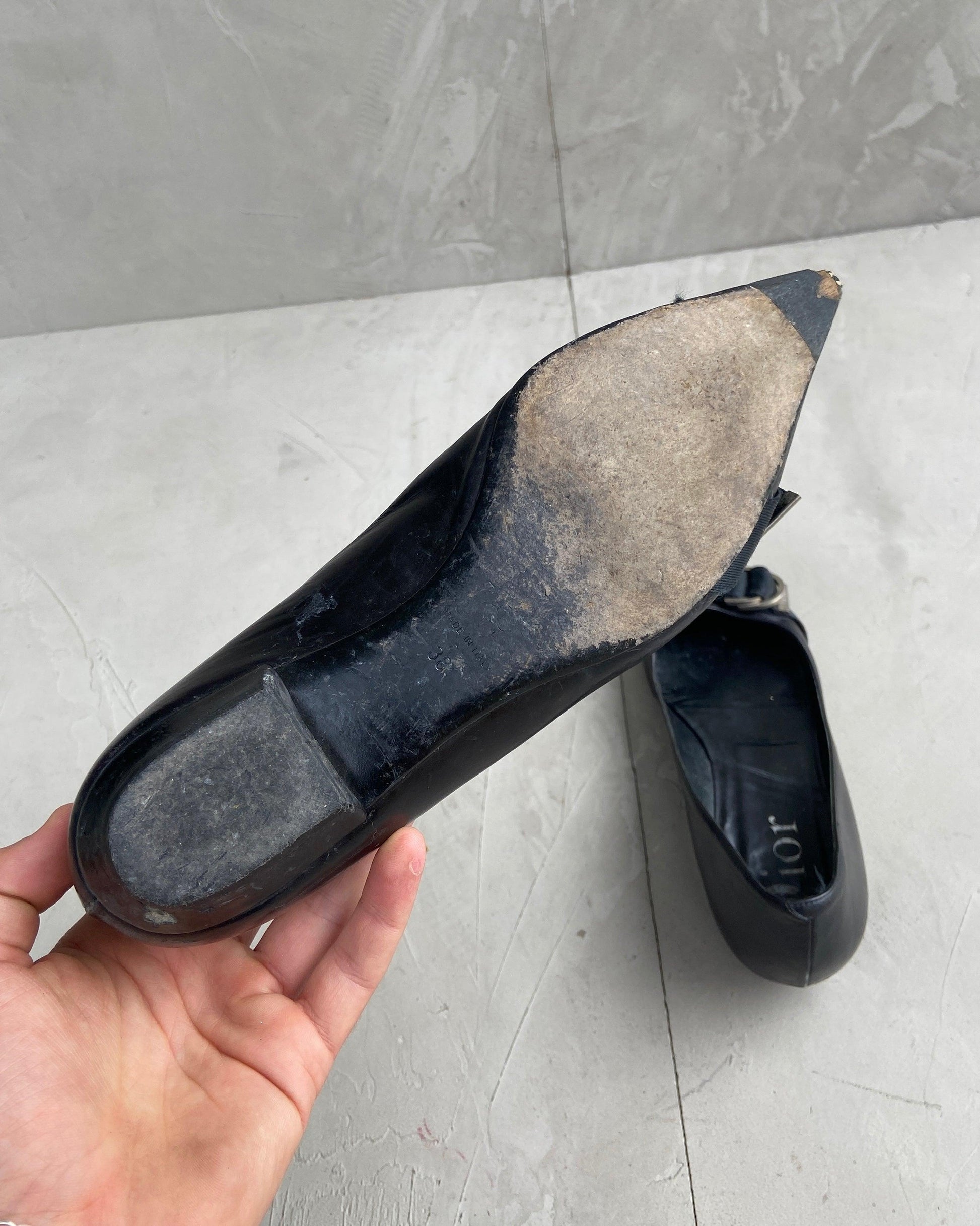 CHRISTIAN DIOR 'D' LEATHER FLATS - EU 38 / UK 5 - Known Source