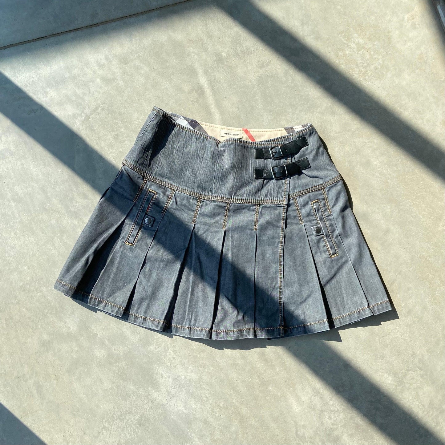 BURBERRY GREY PLEATED MINI SKIRT - Known Source