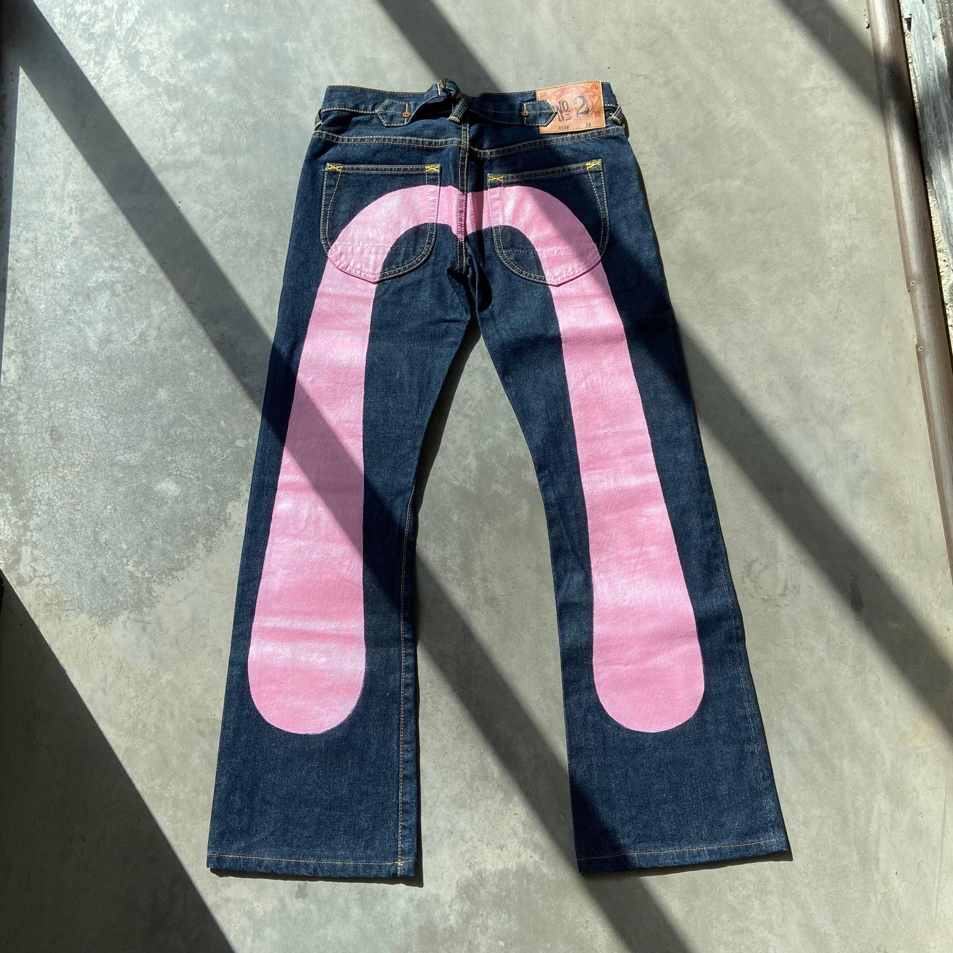 EVISU LOW-RISE PINK DAICOCK SELVEDGE JEANS - W27" - Known Source