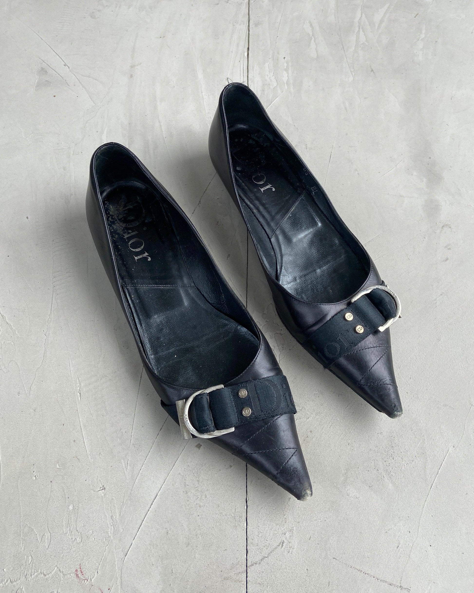 CHRISTIAN DIOR 'D' LEATHER FLATS - EU 38 / UK 5 - Known Source
