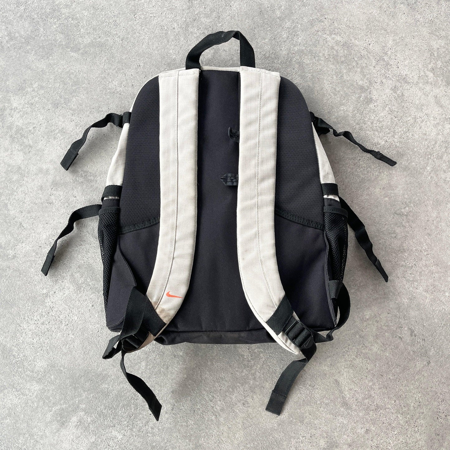 Nike 1990s 40L technical backpack (18”x14”x10”) - Known Source