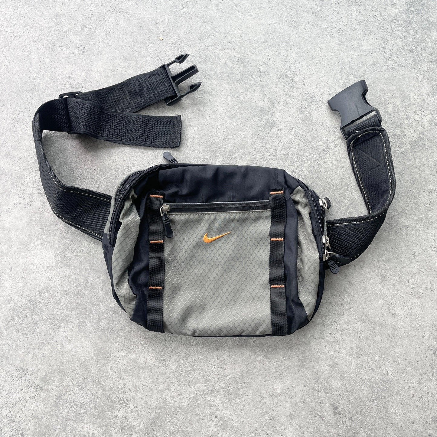 Nike 1990s cross body technical utility bag (12”x9”x4”) - Known Source