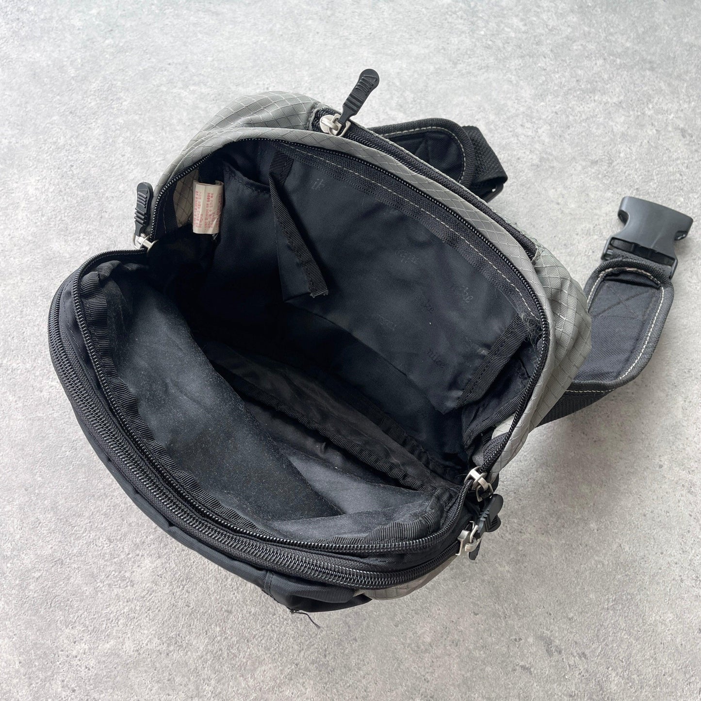 Nike 1990s cross body technical utility bag (12”x9”x4”) - Known Source