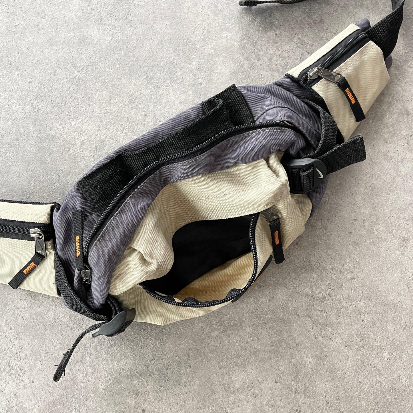 Nike 1990s cross body technical utility bag (14”x8”) - Known Source