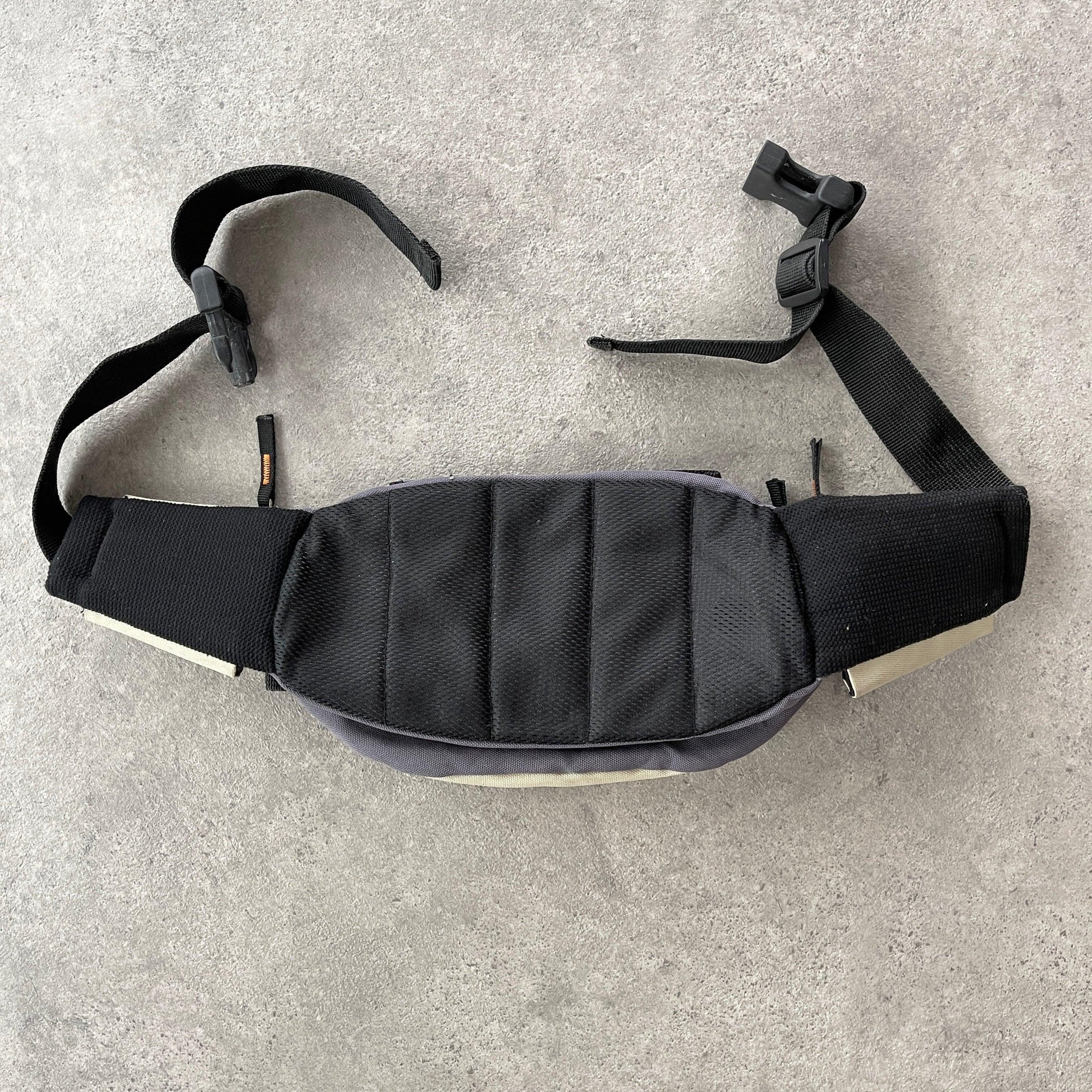 Nike 1990s cross body technical utility bag (14”x8”) - Known Source