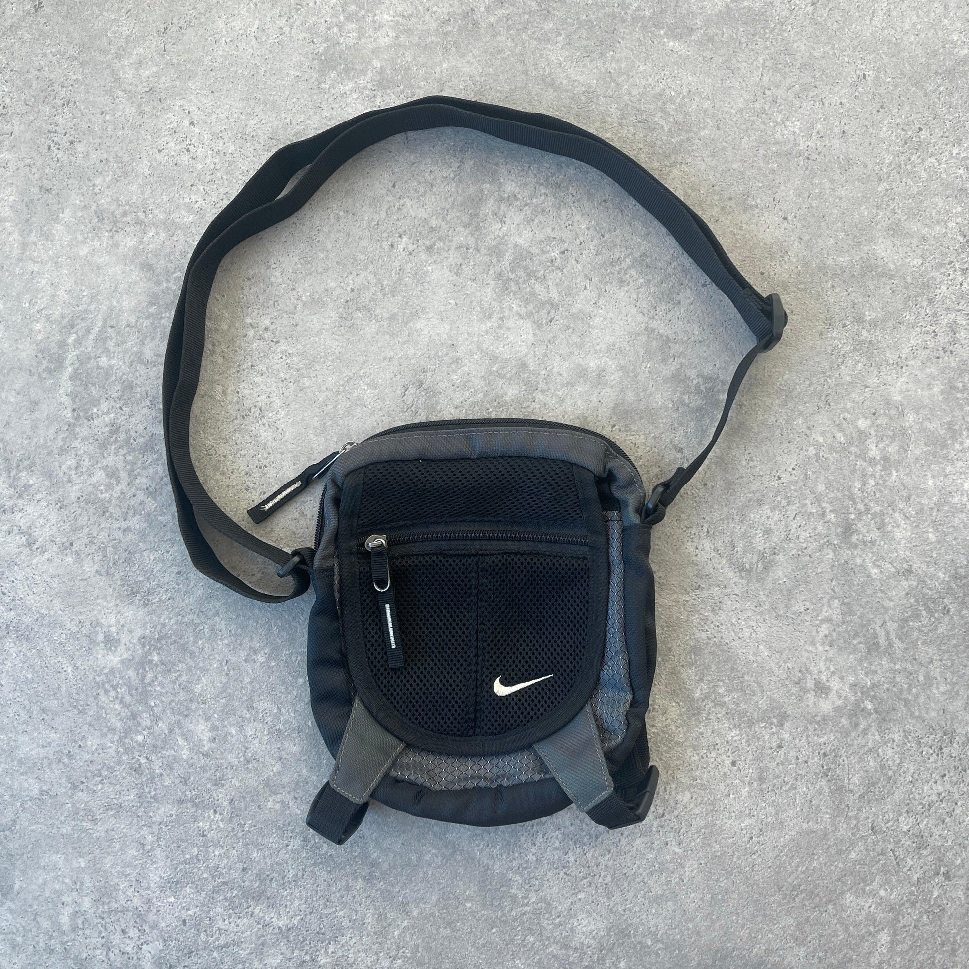 Nike 1990s cross body technical utility bag (9”x8”x3”) - Known Source