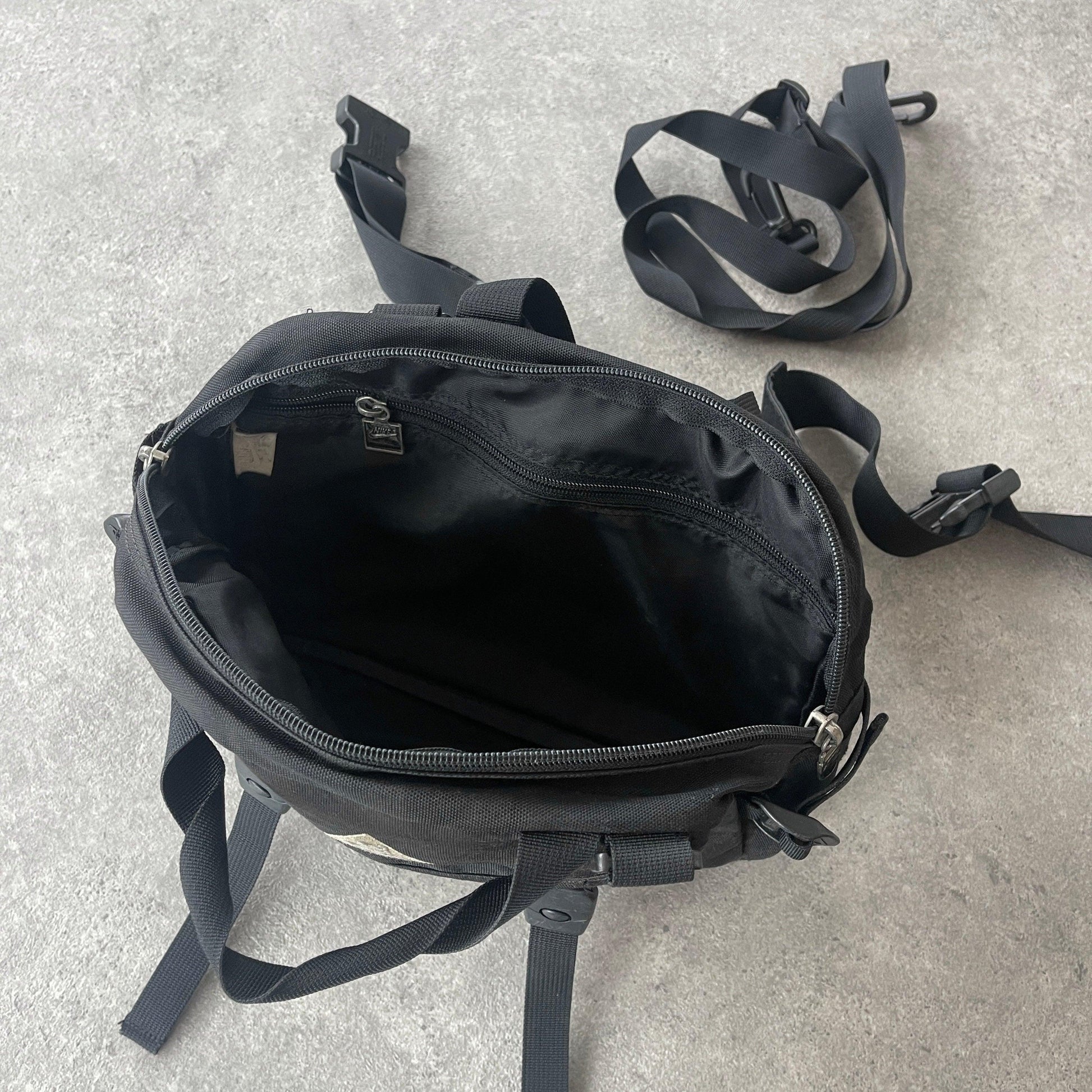 Nike ACG 1990s cross body technical utility bag (13”x9”x5”) - Known Source