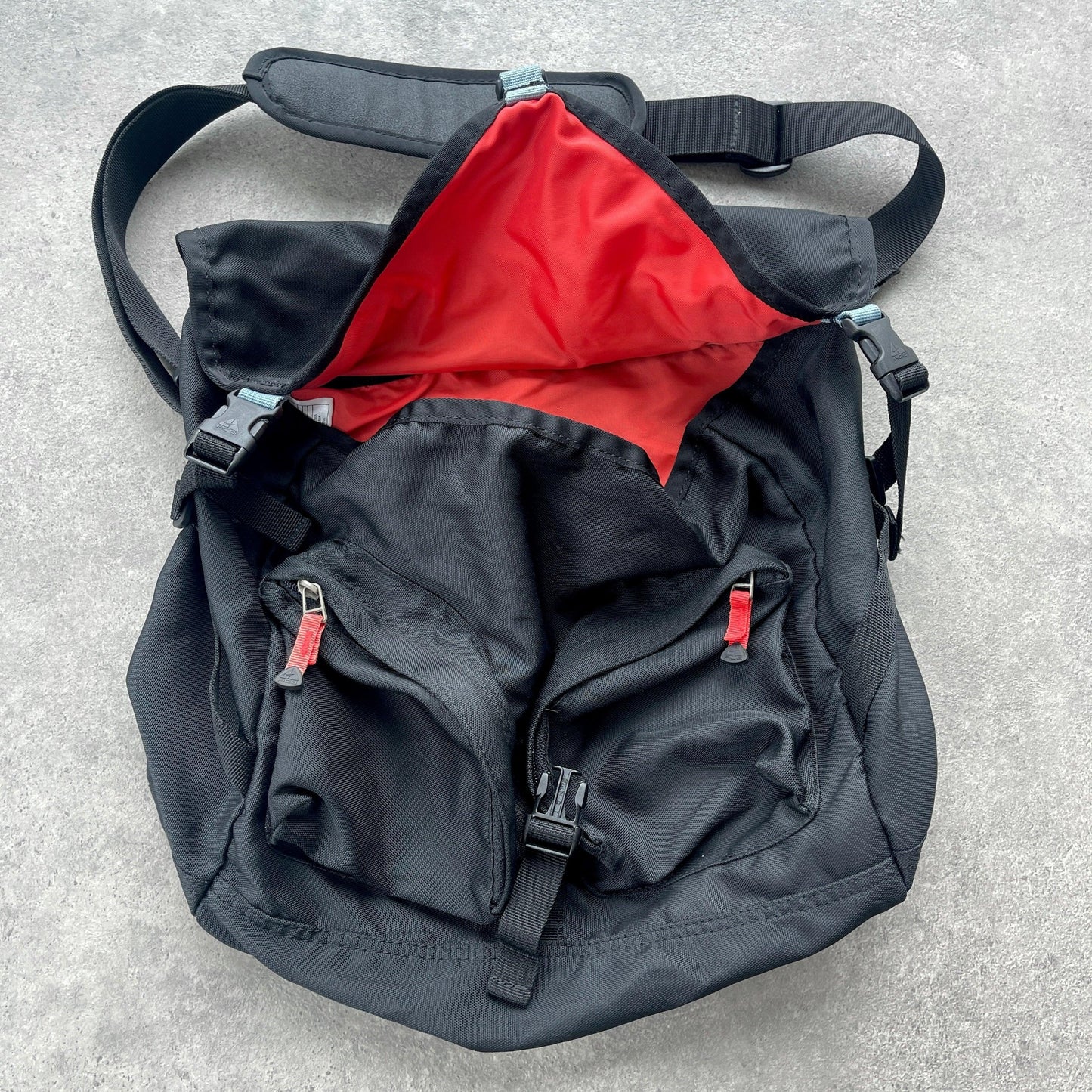 Nike ACG 1990s cross body technical utility bag (14”x14”x7”) - Known Source