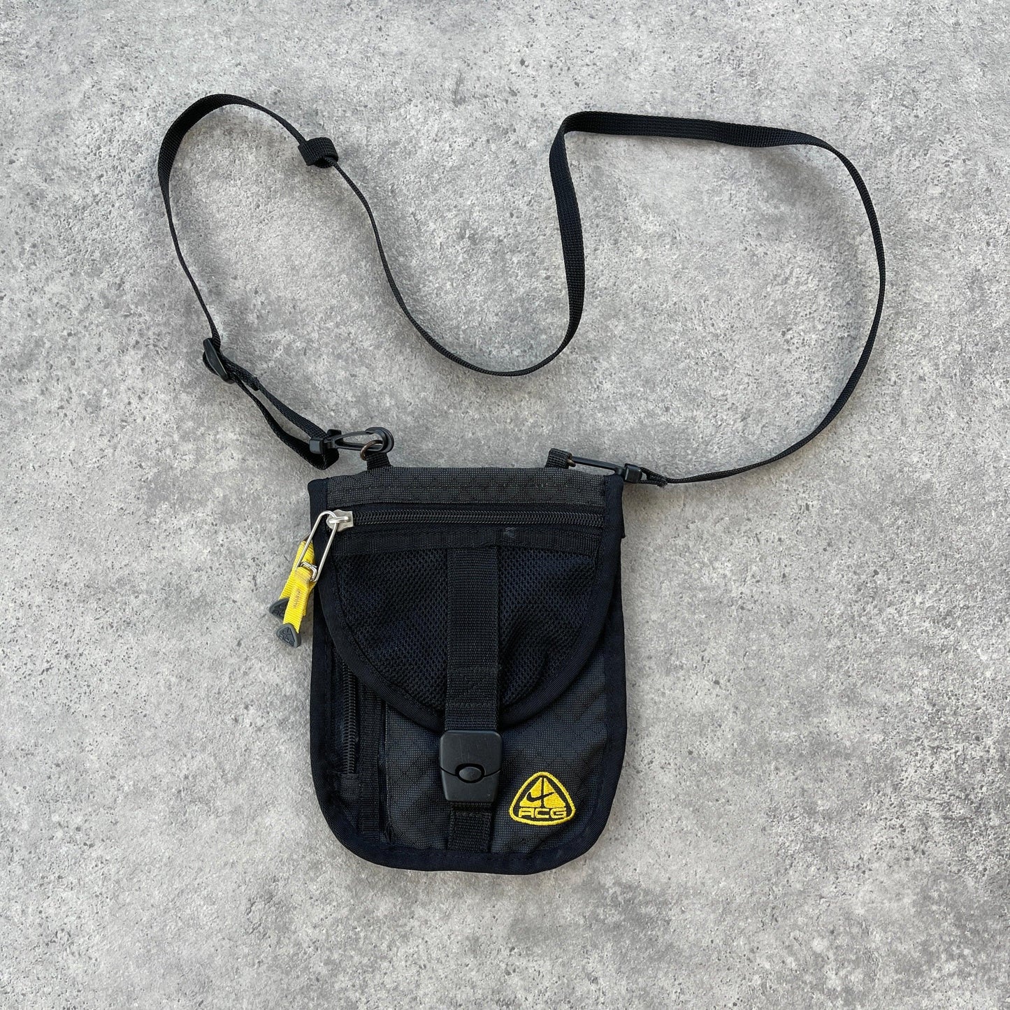 Nike ACG 1990s cross body technical utility bag (7”x6”) - Known Source