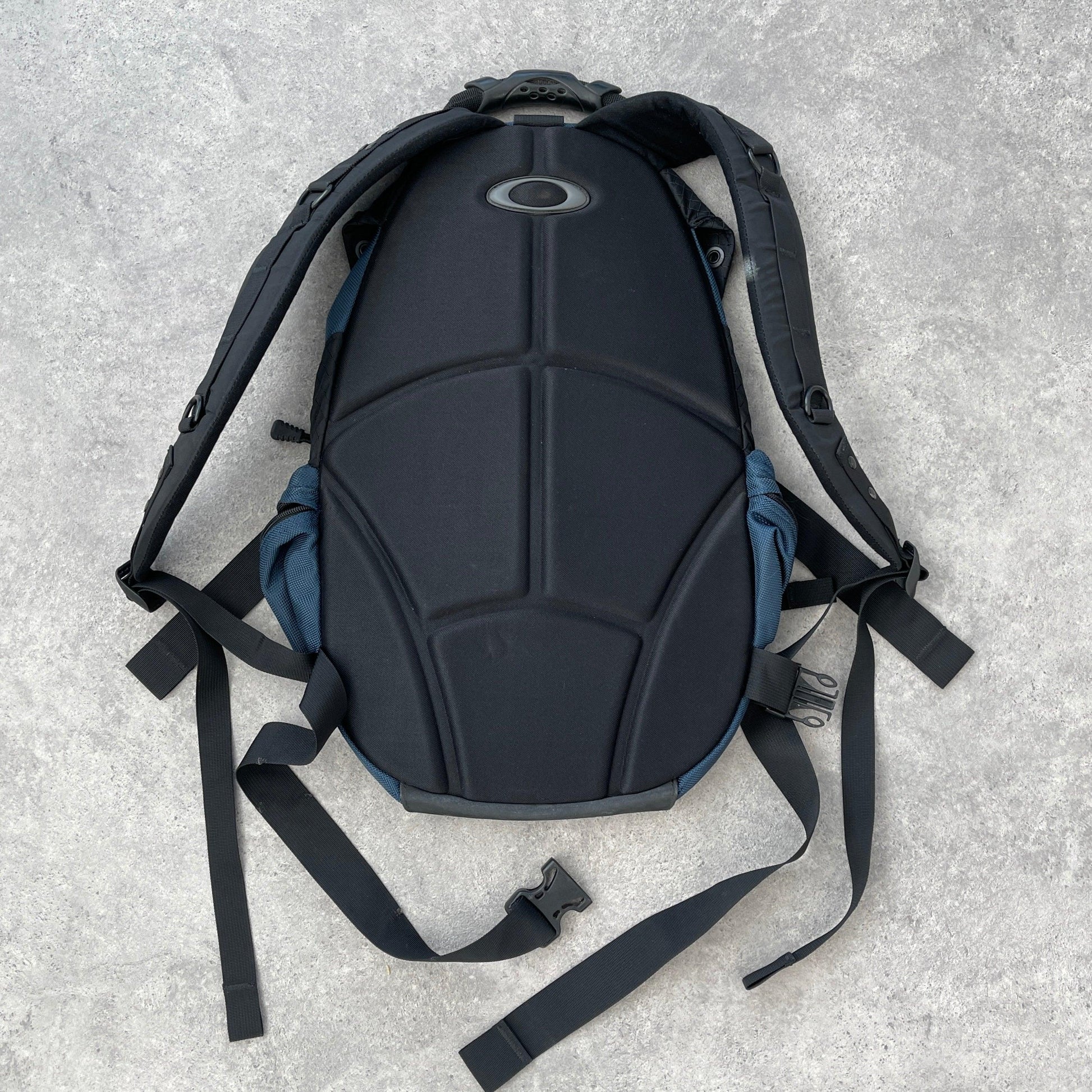 Oakley Software 2000s Icon 3.0 technical utility backpack (22”x15”x8”) - Known Source