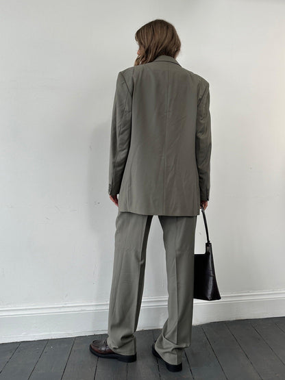 Pierre Cardin Pure Wool Suit - 40R/W33 - Known Source