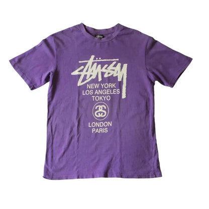 STUSSY COLLEGE TEE (M) - Known Source